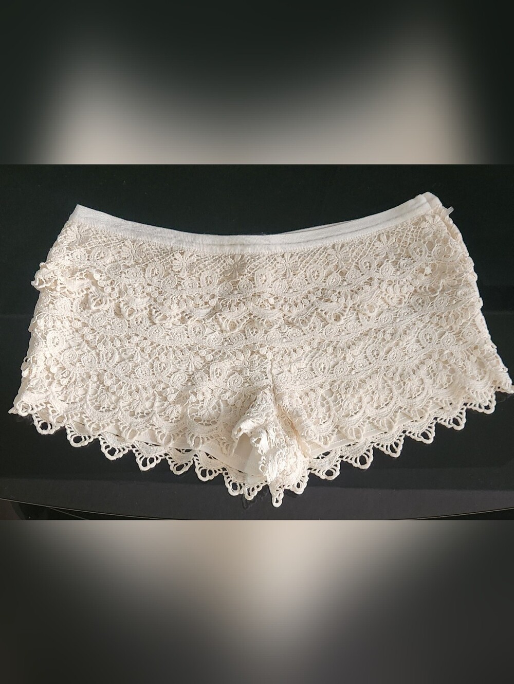 Takara lace shorts